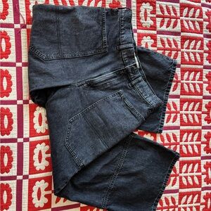 Everlane Way-High Gardener Cropped Jean size 29 in washed black color